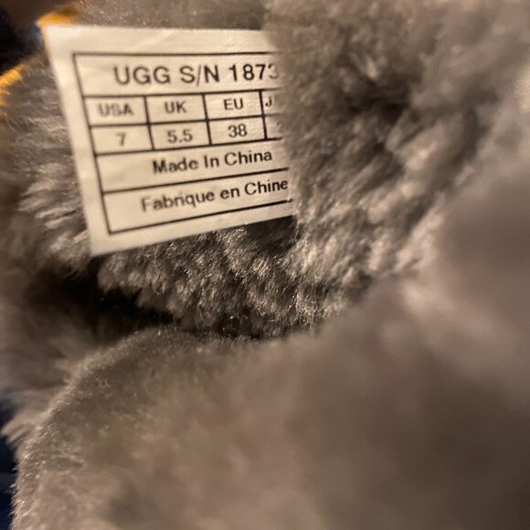 UGG #1873 Bailey Button Triplet Tall Sheepskin Boot Women's Size‎ US 7 Brown - Picture 6 of 8